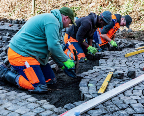 Pflastern wie zu Zeiten der Römer – Segmentbogen-Pflaster in der Dammstraße erneuert